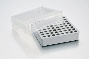 艾本德儲存盒 8 × 8, 可放置 64  個試管， 1  –  2  mL，3  件，高 53  mm，2  英寸，聚丙烯材料，可耐受最低 -86  °C，可高溫高壓滅菌，帶蓋子并具有數(shù)字字母標識